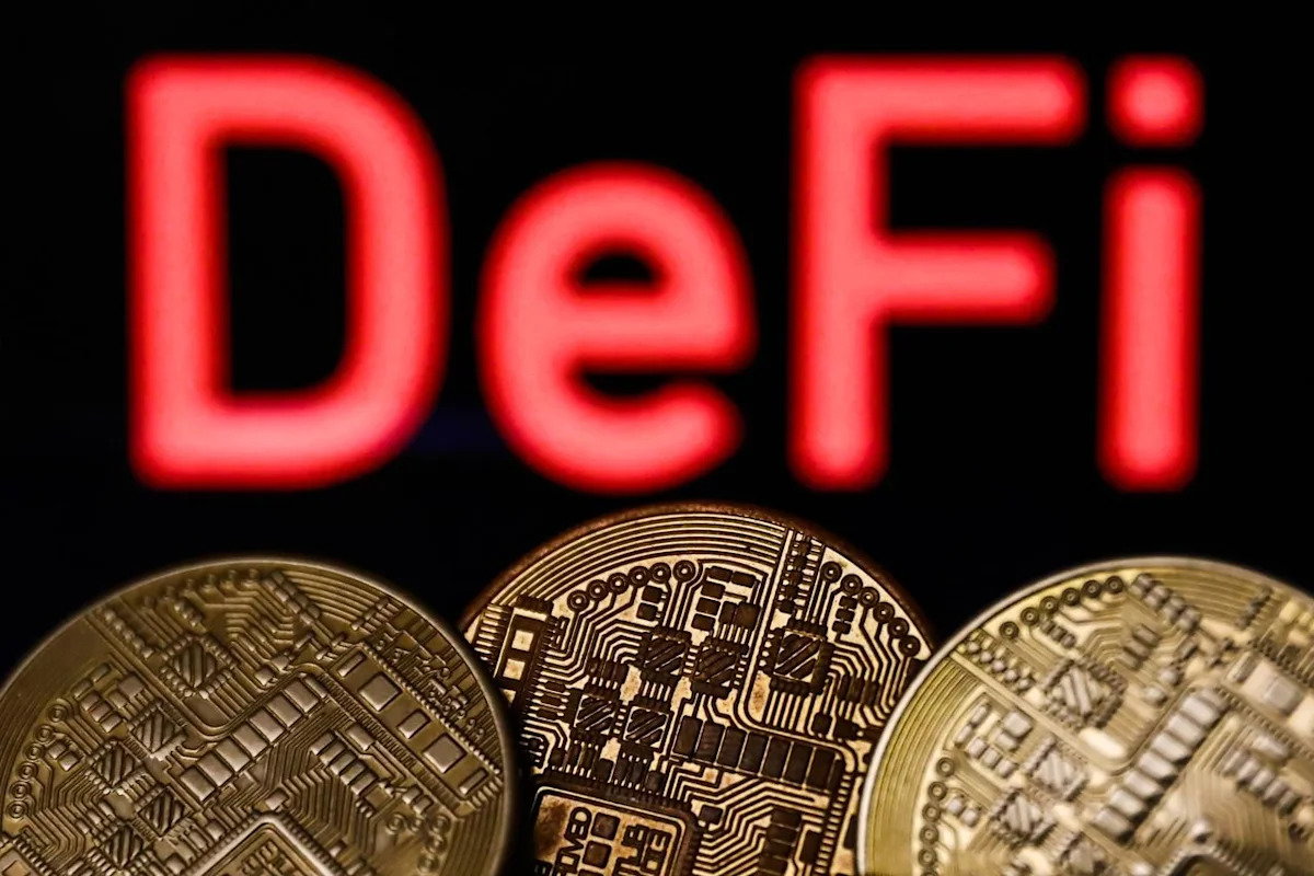 Fundstrat's Sean Farrell Flags Treasury Shift As 'Explosive Catalyst' For Bitcoin As DeFi Tokens Outpace It